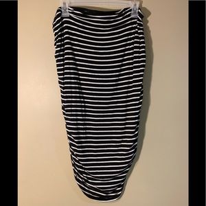 Stork & babe Stretchy fitted skirt with rouching. Maternity size XL